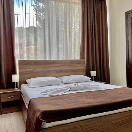 יירבאן Merien Hotel מראה חיצוני תמונה