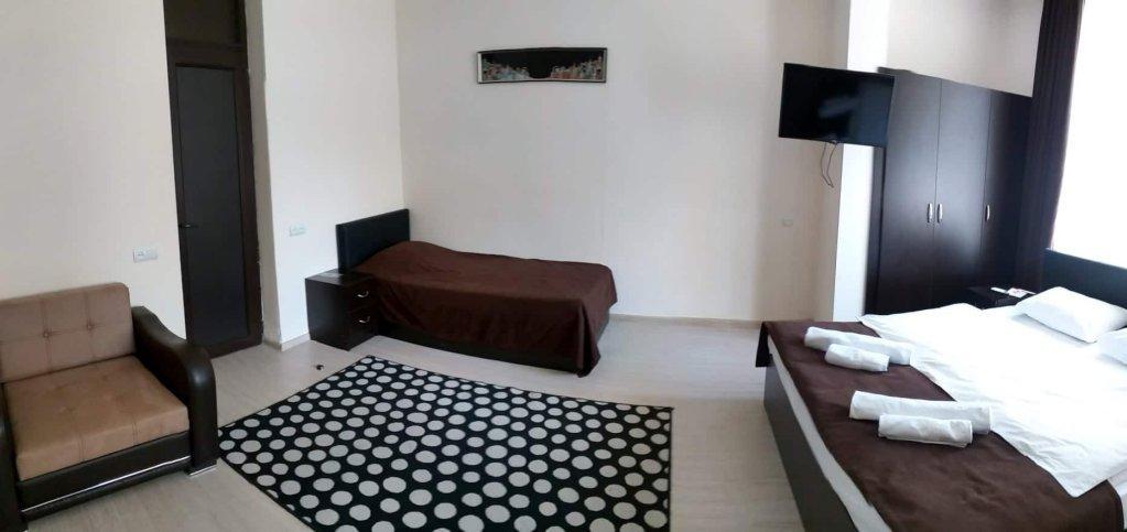 יירבאן Merien Hotel מראה חיצוני תמונה