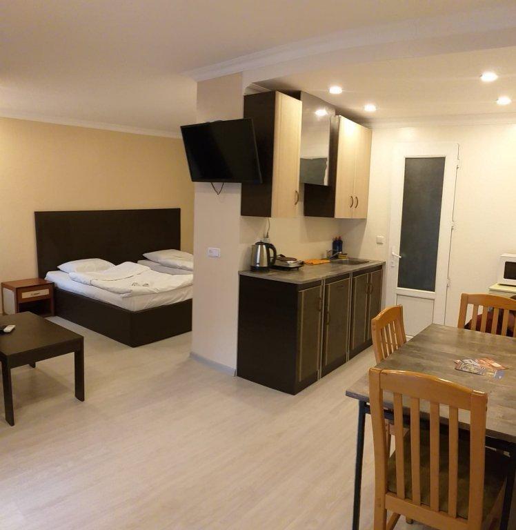 יירבאן Merien Hotel מראה חיצוני תמונה