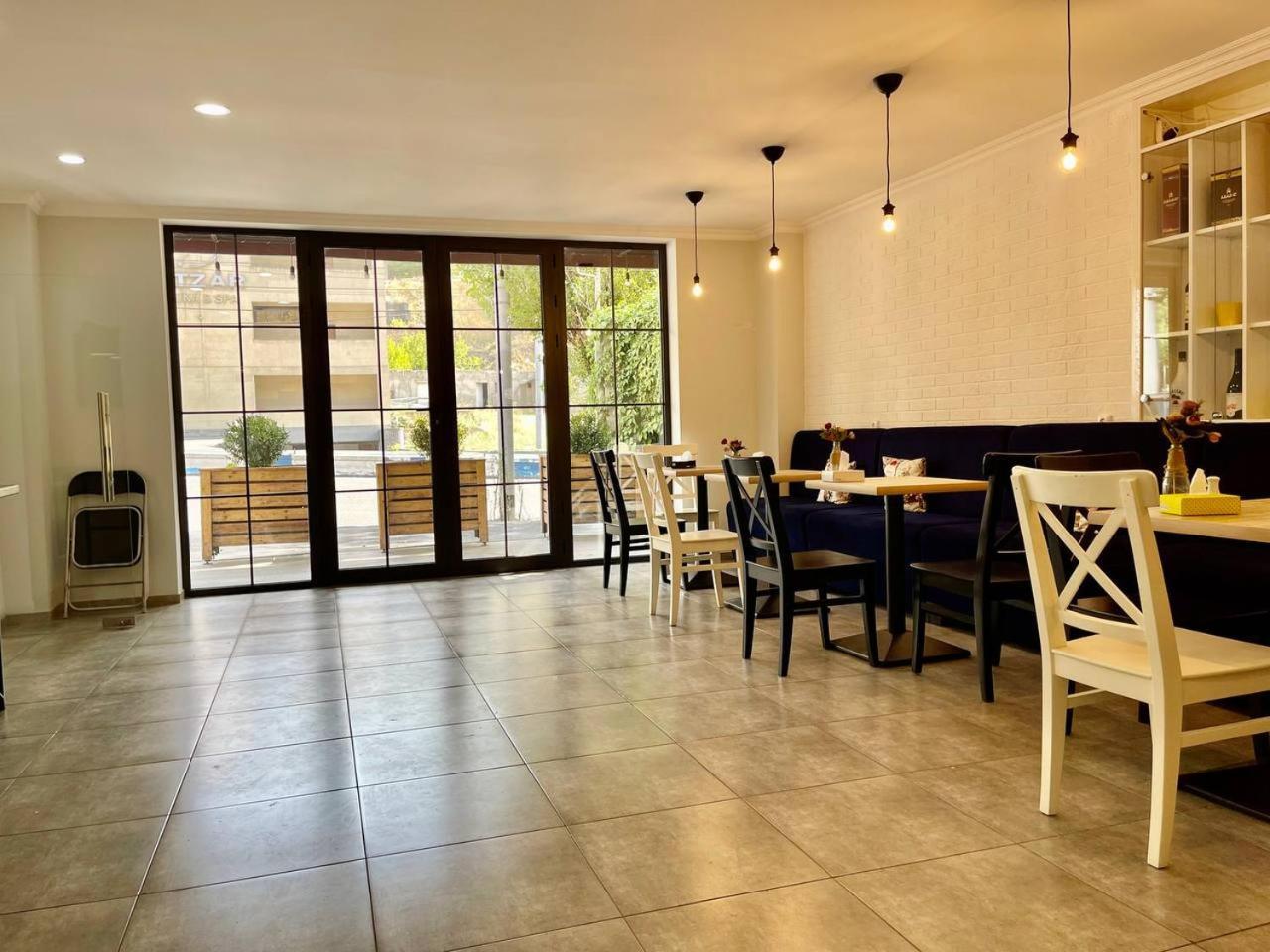 יירבאן Merien Hotel מראה חיצוני תמונה