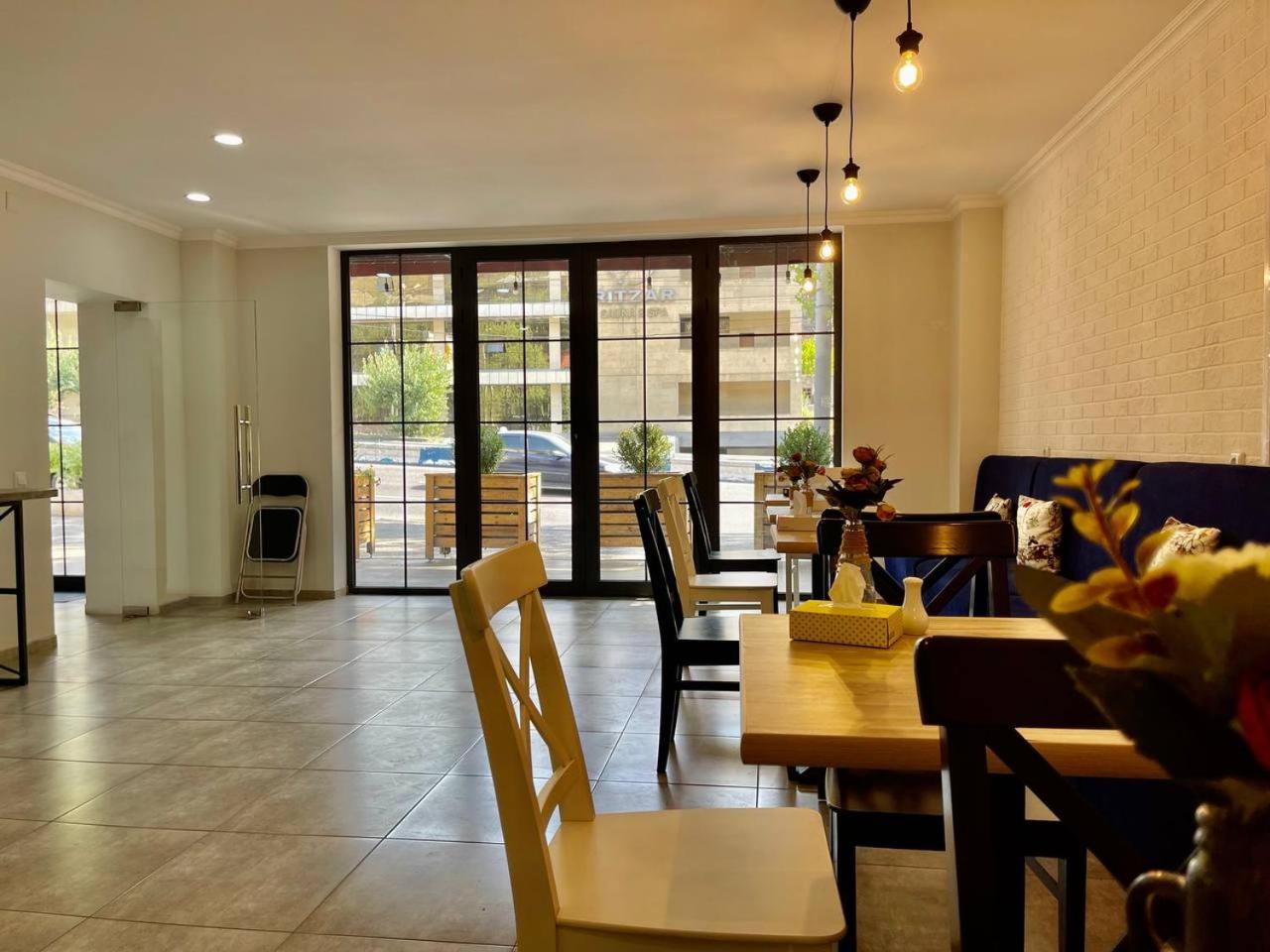 יירבאן Merien Hotel מראה חיצוני תמונה