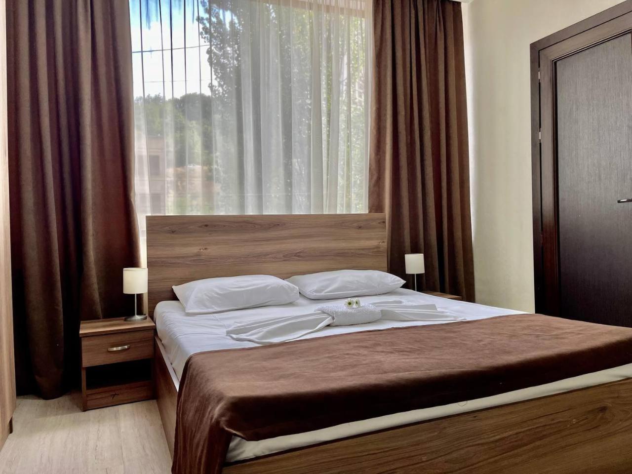 יירבאן Merien Hotel מראה חיצוני תמונה