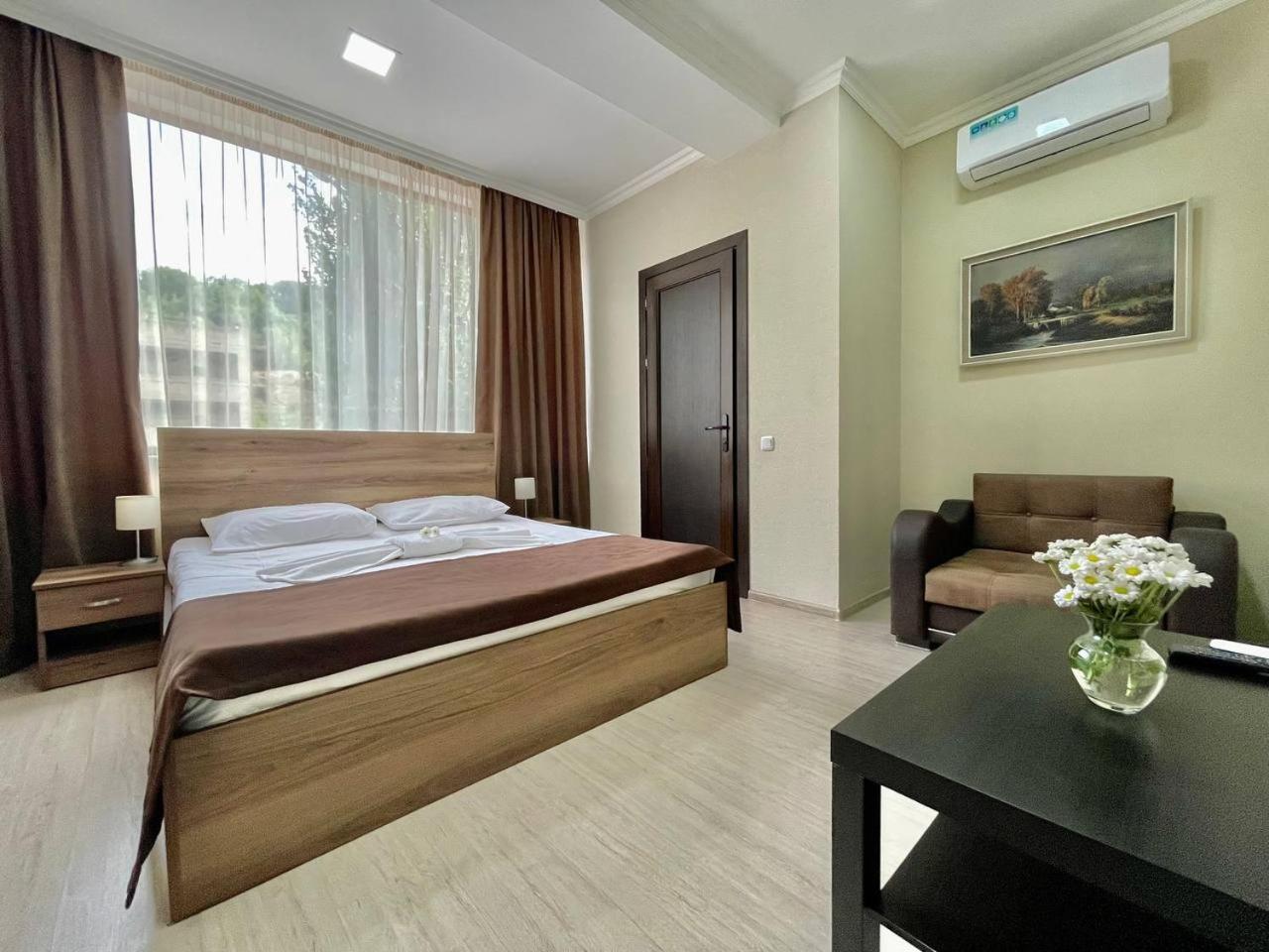 יירבאן Merien Hotel מראה חיצוני תמונה