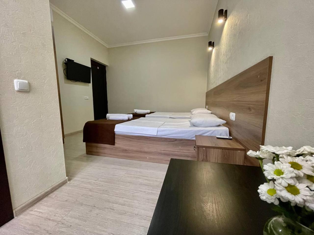 יירבאן Merien Hotel מראה חיצוני תמונה